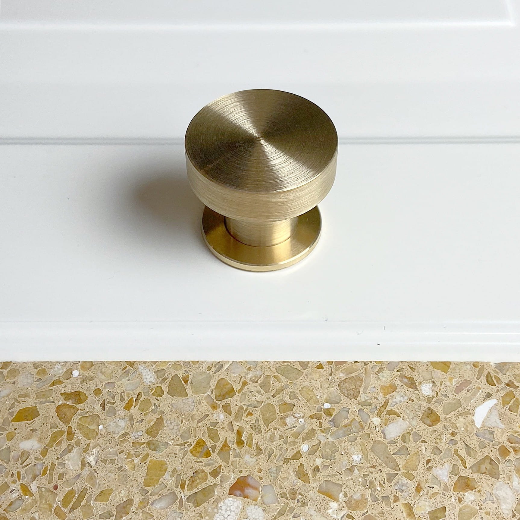 m_22--Podkładka-do-gałek-Marbelo-Mosiężna-Szczotkowana-Nielakierowana-Skandynawskie-Uchwyty_3