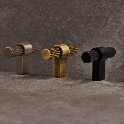 Bouton de meuble T-Bar Helix Stripe Métal brossé argenté (aspect inox)