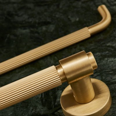 Poignée de meuble allongée Helix Stripe 128 Gold Brushed