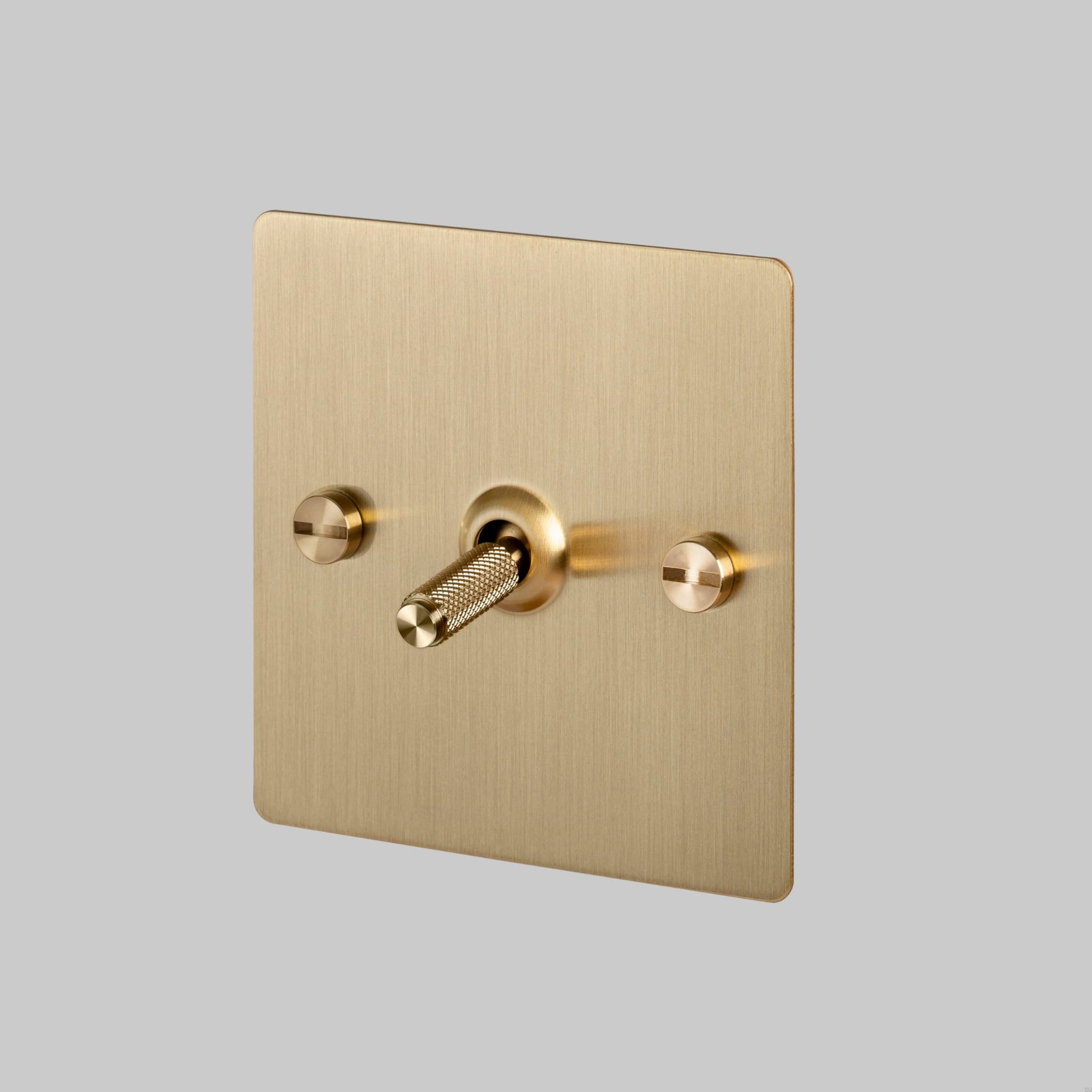 1.-1G_Toggle_Brass-scaled.jpg