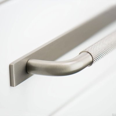 Poignée de meuble allongée avec rondelle Helix 608, argent brossé