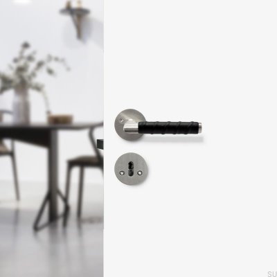 Kastrup 04 Argent avec poignée de porte scandinave standard noire