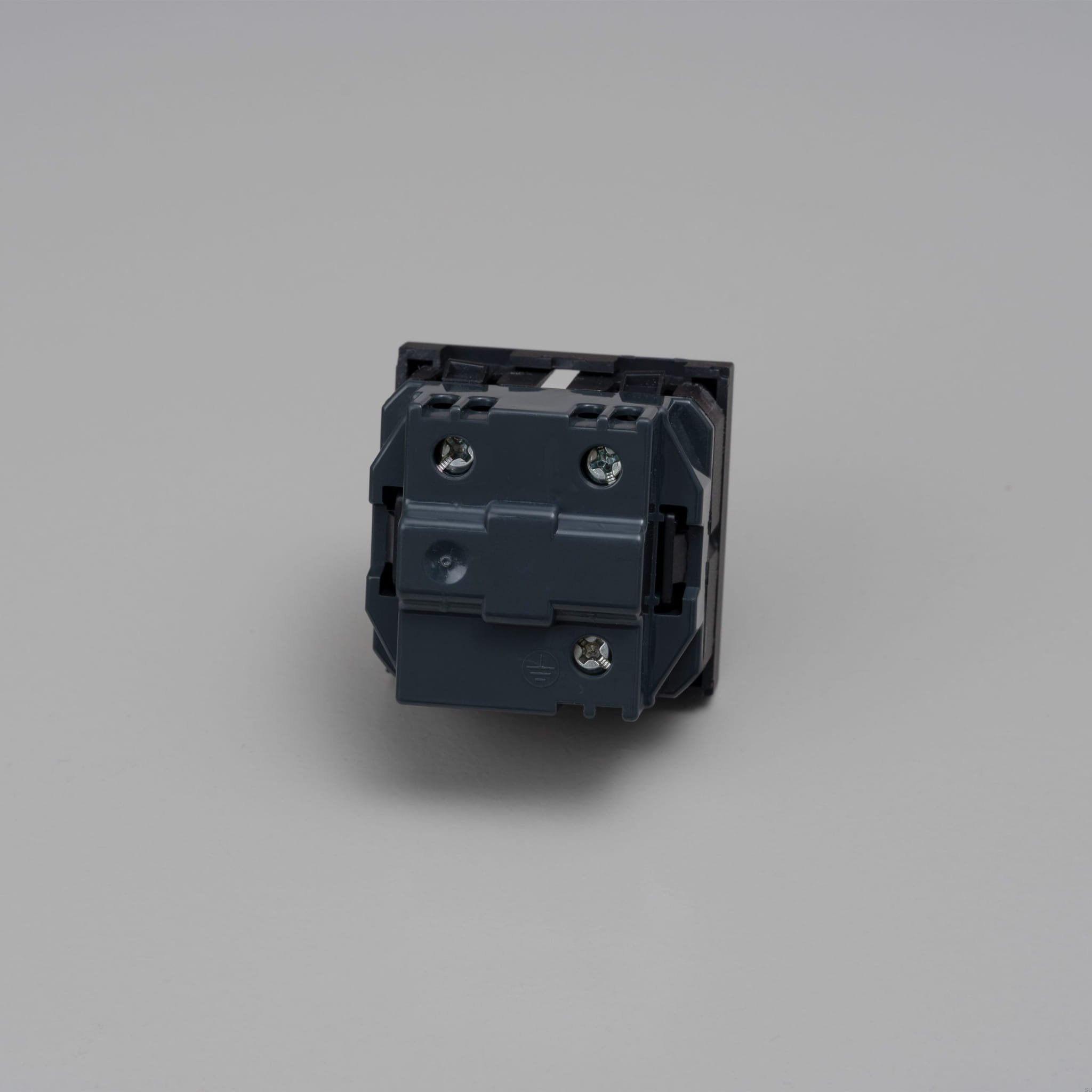 EU_Electricity_Italy_Multi_Type_F_L_Black_Rear_Web-scaled.jpg