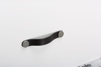 Poignée de meuble Flexa 128, cuir noir avec étain