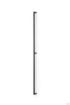 Eto 992 en bois noir avec poignée de meuble allongée en aluminium noir