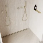 półka-łazienkowa-prosta-interior-unidrain-skandynawskie-uchwyty_1.webp