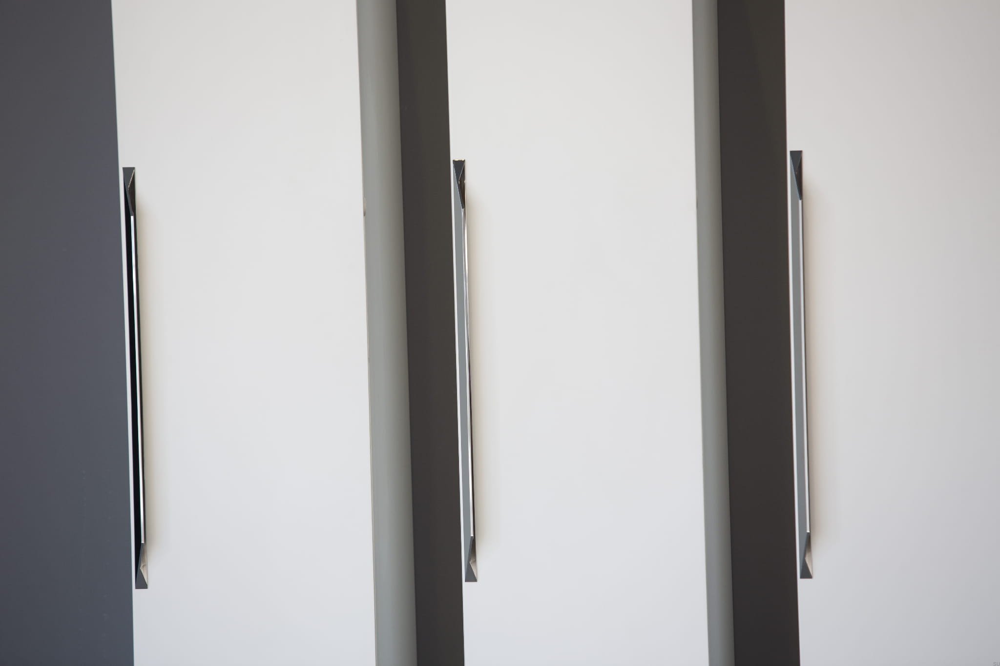 0322400L01--Uchwyt-meblowy-podłużny-Cutt-192-320-Aluminiowy-Chrom-Polerowany-Viefe-Skandynawskie-Uchwyty_3