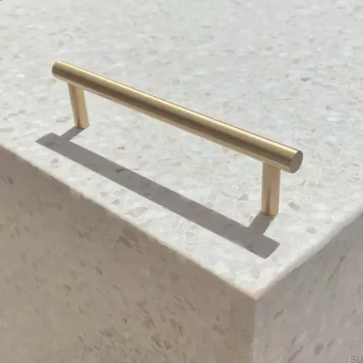 Poignée de meuble allongée Railing 06 320 Brass Brushed