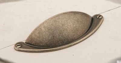 Poignée de meuble coquillage 1761 64 argent antique