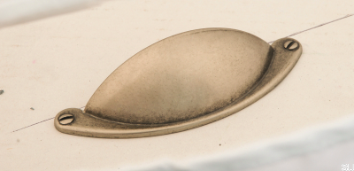 Poignée de meuble coquille 1761 64 Étain