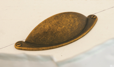 Poignée de meuble Coquillage 1761 64 Bronze Antique