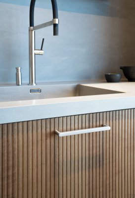 Poignée de meuble allongée Inez 160, argent brossé