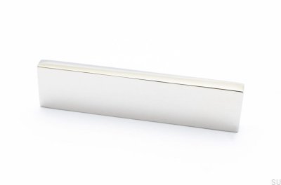 Poignée de meuble Clean Cut 64 en acier poli argenté