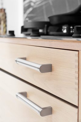 Poignée de meuble allongée Big 320 en acier argenté