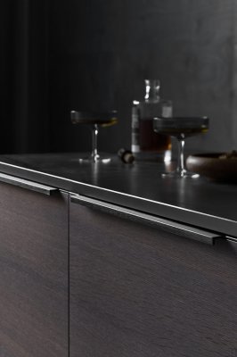 Poignée de meuble encastrée Trim 346, noir mat, aluminium brossé