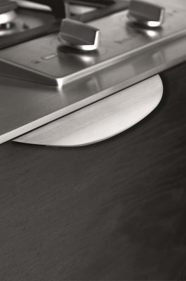 Poignée de meuble Edge Bow 200 en aluminium argenté