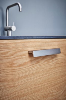 Poignée de meuble longitudinale Enveloppe 160, aluminium argenté