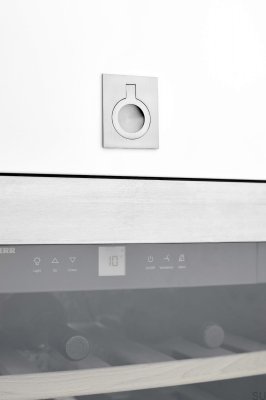 Poignée de meuble encastrée Flush 32 en métal argenté