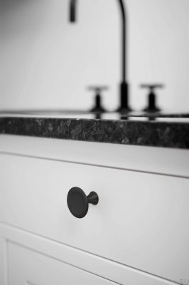 Bouton de meuble Bell 42, métal noir mat