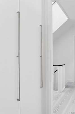 Poignée de meuble allongée en aluminium argenté Mango 2x544
