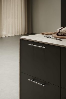 Poignée de meuble allongée en métal Bond 160, noir mat/gris métallisé