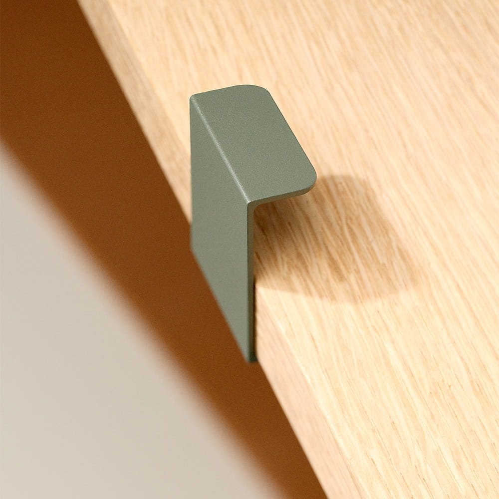 401068-11--Uchwyt-meblowy-krawędziowy-Hide-40-Metalowy-Zielony-Toniton-Skandynawskie-Uchwyty_1