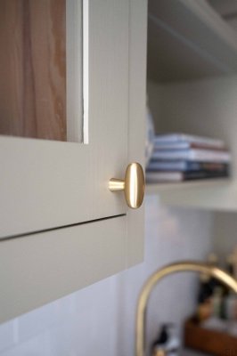 Bouton de meuble T-Bar Oliver, laiton brossé