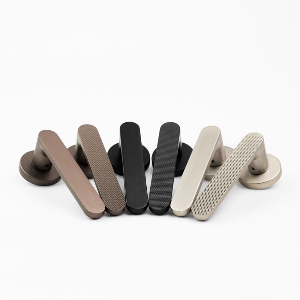 752037-41E--Klamka-do-drzwi-Vibe-Grip-Aluminiowa-Ciemny-Brąz-Beslag-Design-Skandynawskie-Uchwyty_4