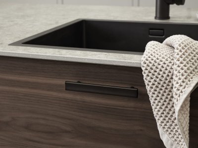 Poignée de meuble Bean 128 en chrome noir brossé