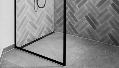 Douche en verre avec cadre noir GlassLine 800