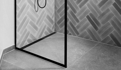 Douche en verre avec cadre noir GlassLine 900