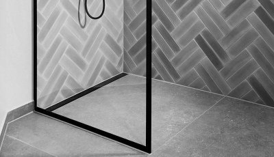 Douche en verre avec cadre noir GlassLine 1000