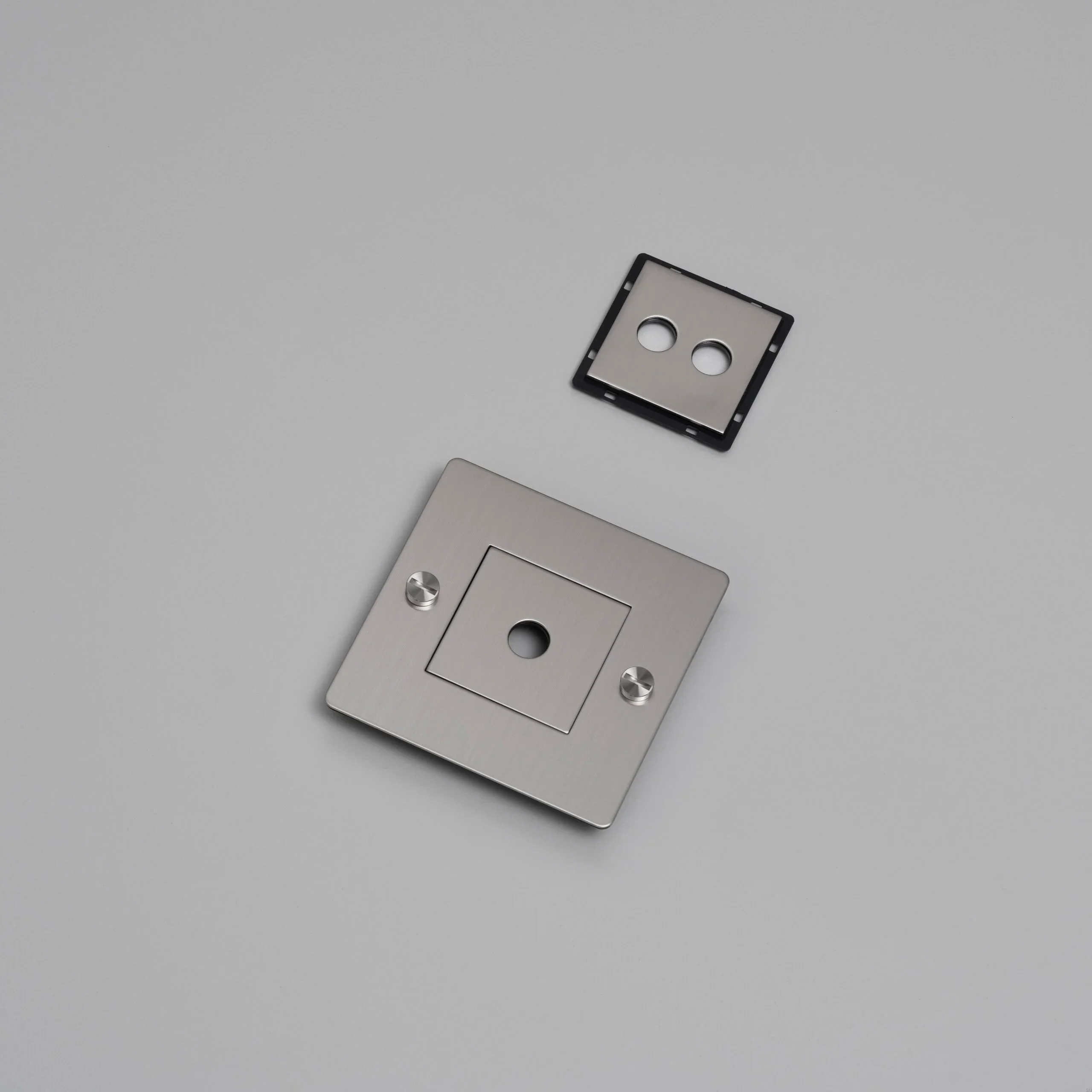 EU_ELECTRICITY_1G_Wall_Plate_Infill_Steel_Web_no_logo-scaled.webp