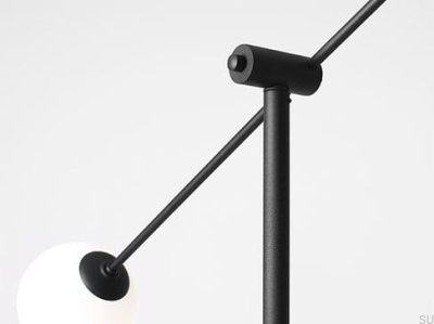 Lampadaire Ohio Black en métal noir avec abat-jour laiteux
