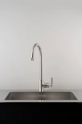 Robinet de cuisine linéaire en laiton argenté avec raccord européen