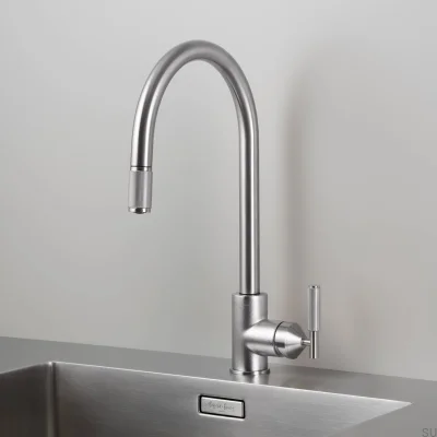 Robinet de cuisine extractible en laiton argenté avec raccord britannique.