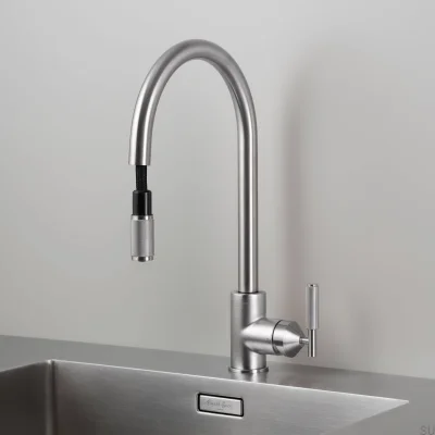 Robinet de cuisine extractible en laiton argenté avec raccord britannique.