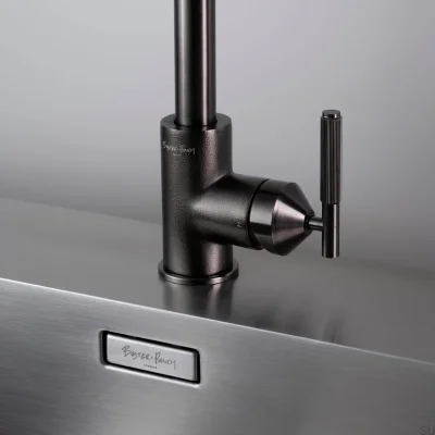 Robinet de cuisine extractible Linear en laiton couleur canon de fusil avec raccord britannique