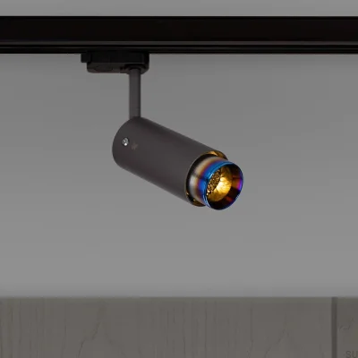 Échappement linéaire en acier graphite avec projecteur de piste en acier brûlé