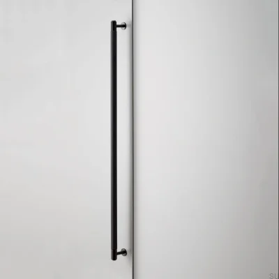 Poignée de meuble allongée en acier noir Closet Cross 724