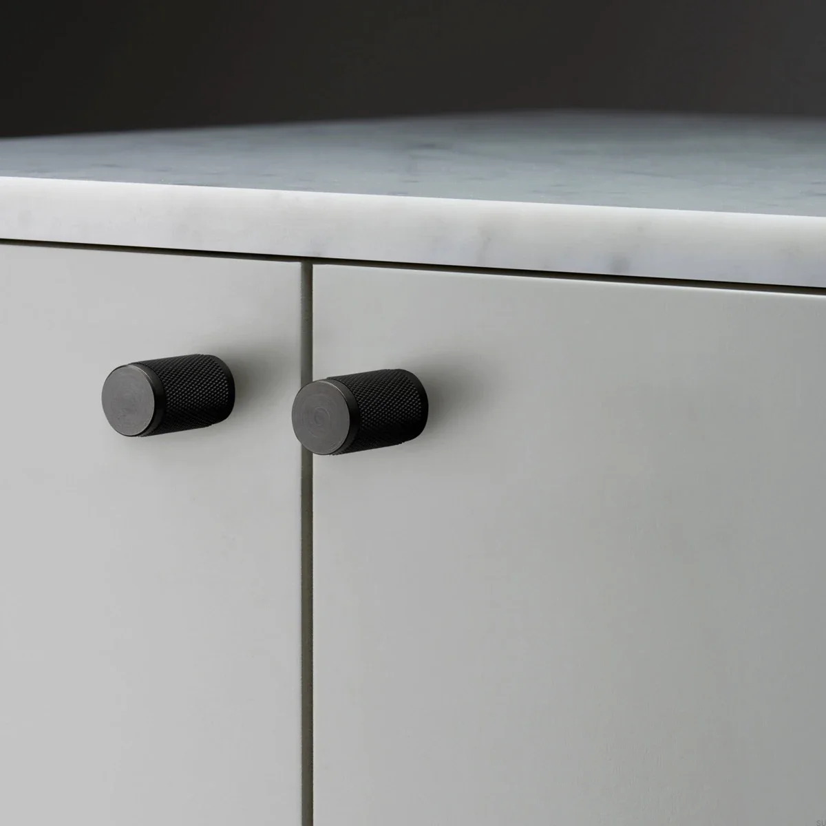UFK-094583--Gałka-meblowa-Furniture-Knob-Cross-Palony-Brąz-zestaw-2-szt-Skandynawskie-Uchwyty_1