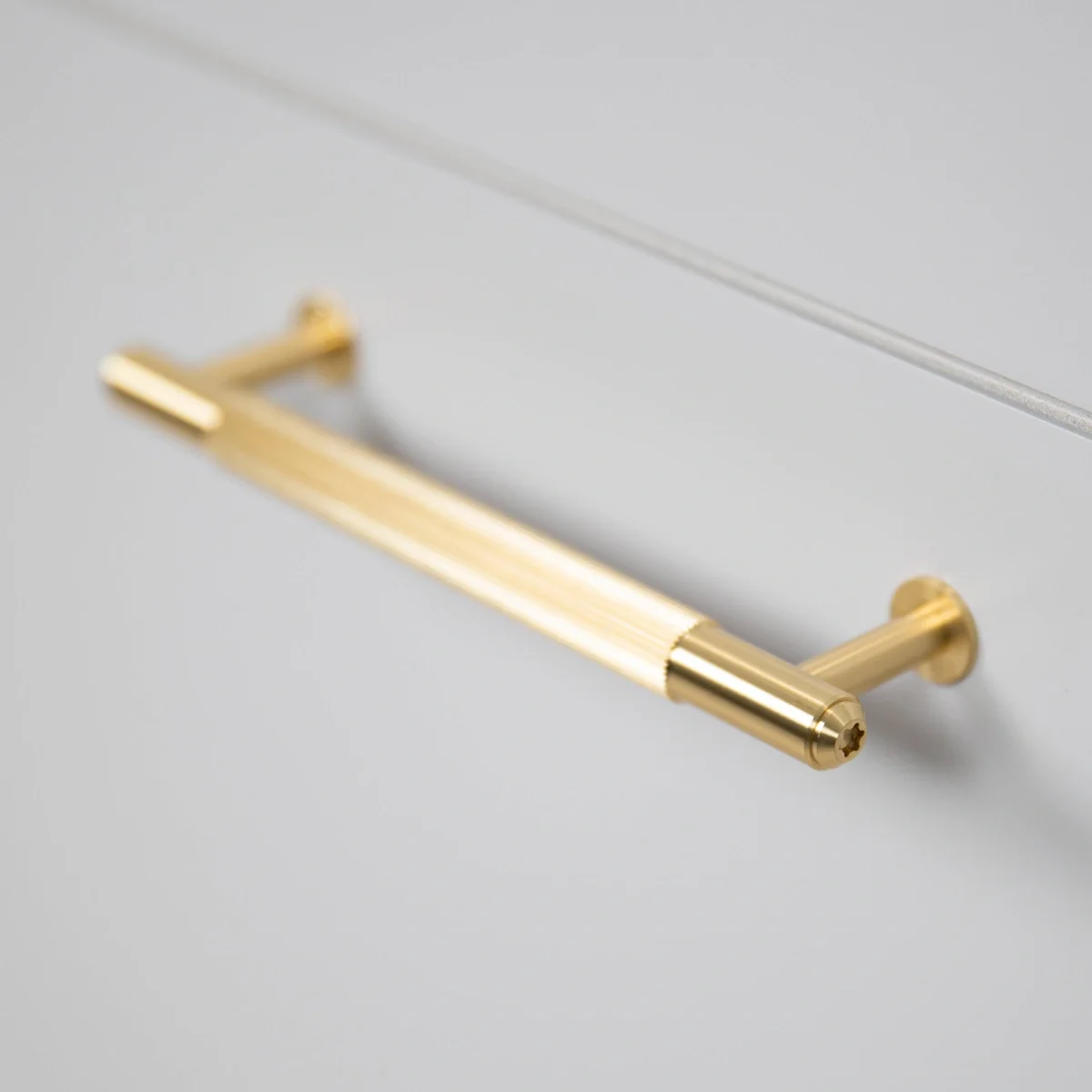 UPB-054566--Uchwyt-meblowy-podłużny-Pull-Bar-Linear-Small-Mosiądz-Skandynawskie-Uchwyty_5