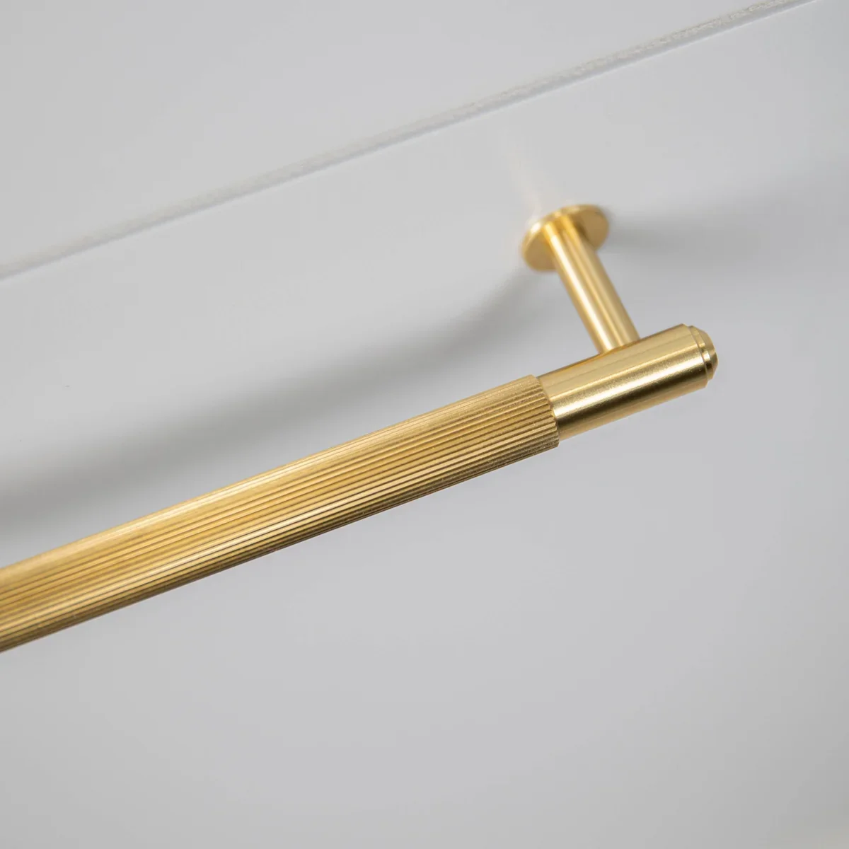 UPB-054574--Uchwyt-meblowy-podłużny-Pull-Bar-Linear-Medium-Mosiądz-Skandynawskie-Uchwyty_4
