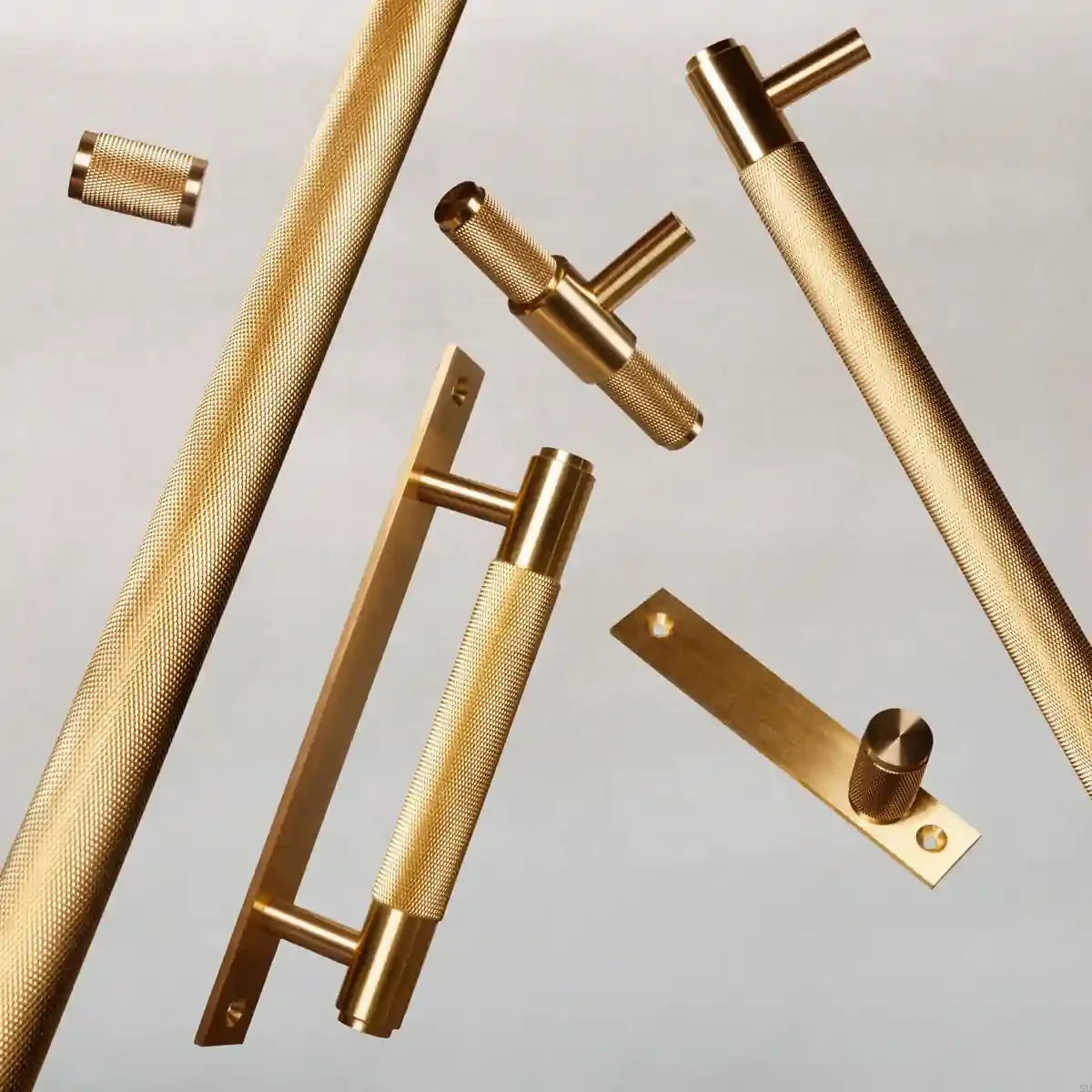 UPB-054578--Uchwyt-meblowy-podłużny-z-podkładką-Pull-Bar-Cross-Small-Mosiężny-Buster-+-Punch-Skandynawskie-Uchwyty_6