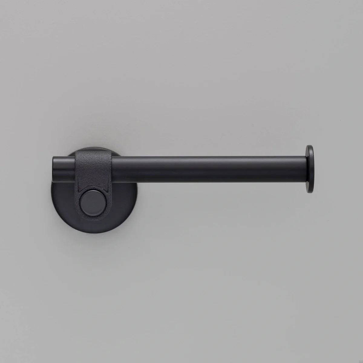 UTA-484318--Uchwyt-na-papier-toaletowy-Cast-Welder’s-Black-Buster-+-Punch-Skandynawskie-Uchwyty_3