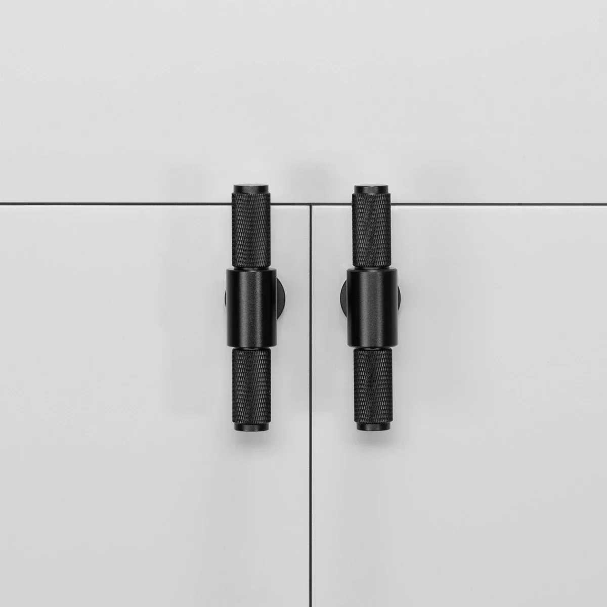 UTB-023975--Uchwyt-meblowy-T-Bar-Cross-Czarny-Skandynawskie-Uchwyty_2