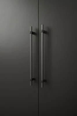 Poignée de meuble allongée Bond 2x544 en aluminium noir mat, couleur canon de fusil