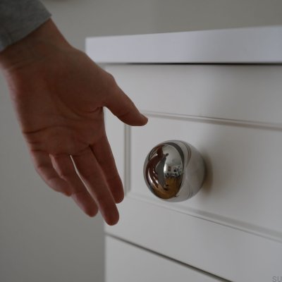 Bouton de meuble boule 60 en acier argenté poli