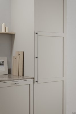 Poignée de meuble allongée Villa Long 640 en aluminium argenté