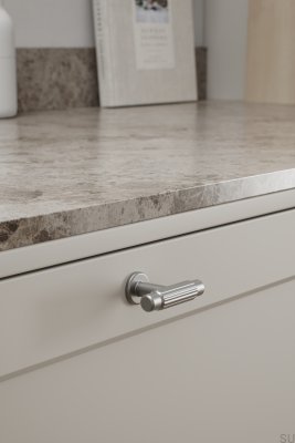 Bouton de meuble en métal argenté T-Bar Villa 50